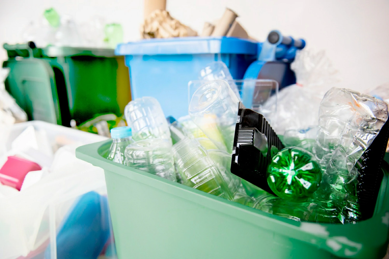 Los Botes de Basura según su color, la importancia de reciclar.